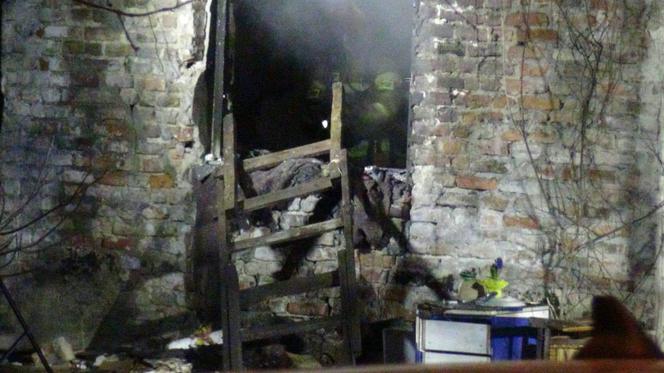 Pożar budynku na Żoliborzu. Strażacy wynieśli dwie osoby