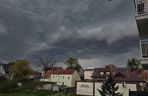 Gwałtowne burze przetaczają się nad Polską. Pada obfity grad 