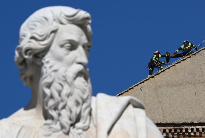 Przygotowania do konklawe 2025 w Kaplicy Sykstyńskiej