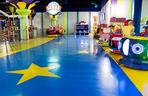 Posadzki w sklepach dla dzieci. Inspiracje produktowe od Flowcrete