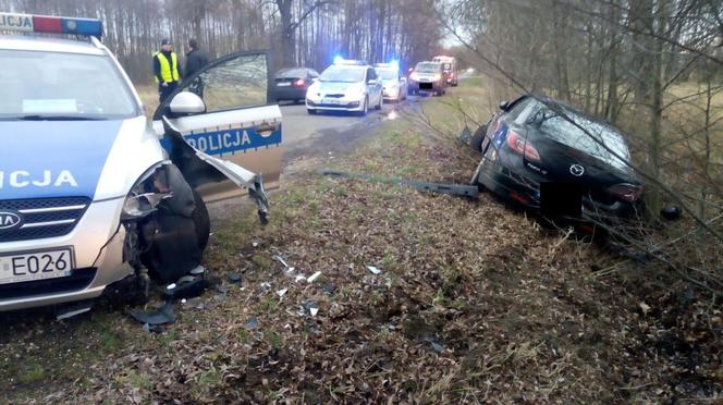 60 kilometrów POLICYJNEGO POŚCIGU. Dramatyczny finał na kolejowym przejeździe 