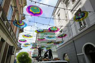 Nowe ozdoby nad ulicami w centrum Leszna 