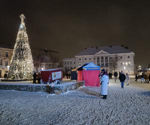 Samochód Coca-Coli w rynku w Kielcach