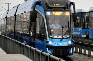 Tylko jeden wózek dziecięcy lub inwalidzki w tramwaju i autobusie 