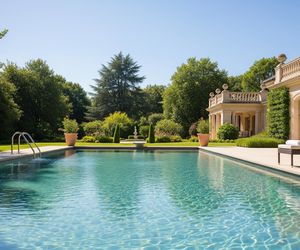 Liz Hurley 60 lat, a wygląda na 30. Czy to wszystko zasługa niezwykłego stylu życia?