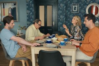 Barwy szczęścia, odcinek 3134. Cezary (Marcel Opaliński), Jerzy (Bronisław Wrocławski), Malwina (Joanna Gleń), Herman (Maciej Raniszewski)