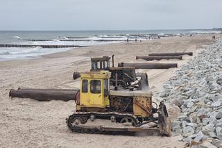 W Mielnie trwają prace przy odbudowie brzegów morskich. W efekcie plaża zostanie poszerzona