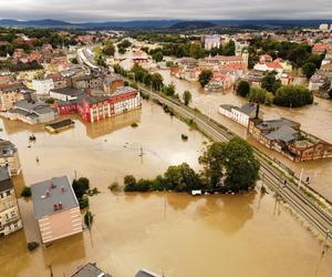 Powódź 2024 w Kłodzku. Miasto tonie, ogrom tragedii widać na zdjęciach z lotu ptaka