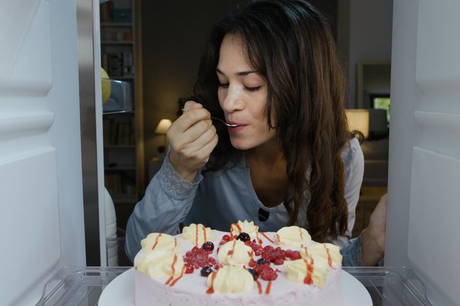 Niszczy trzustkę, szkodzi sercu, rozstraja emocjonalnie. Polak rocznie zjada 40 kg