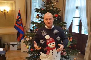 Świąteczny sweter Piotra Krzystka 2016