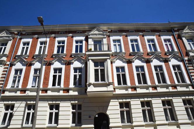Kolejna kamienica przy ul. Śniadeckich w Bydgoszczy odzyskuje blask