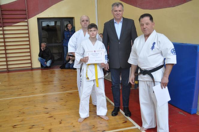 Akademia Karate w Skarżysku. Certyfikaty na wyższe stopnie dla wychowanków klubu