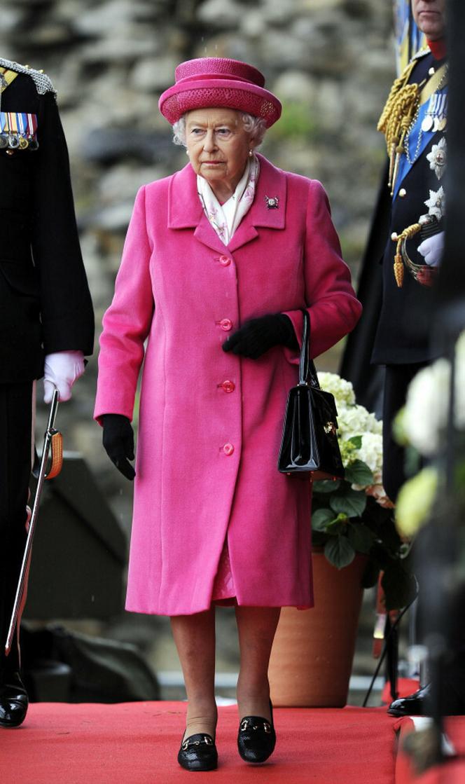 W różu królowa Elżbieta prezentowała się nad wyraz efektownie
