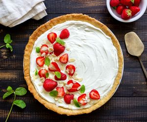 Kruchuteńkie ciasto maślane z kremem mascarpone i truskawkami