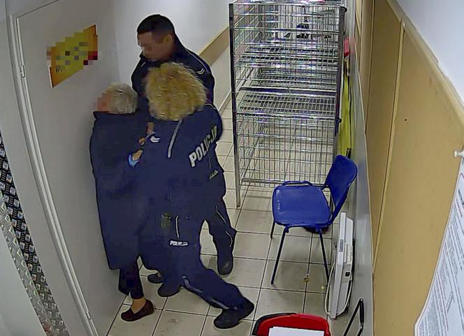 POBICIE STARUSZKI PRZEZ POLICJĘ