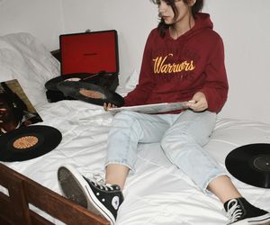 Modowa podróż do przeszłości. Pinterest ujawnił najsilniejszy trend nadchodzących miesięcy