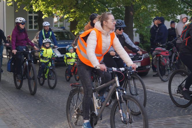 Rowerowa radość i ognisko na mecie. Rodzinna Masa Krytyczna przejechała przez Bydgoszcz