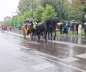 Pochód Gwarkowski 2025 w strugach deszczu