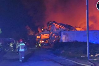 Warszawa. Pożar hal magazynowych w Kawęczynie [ZDJĘCIA]