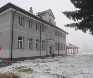 Szkoła podstawowa w Płoskiem została przebudowana. Poprawiły się warunki do nauki