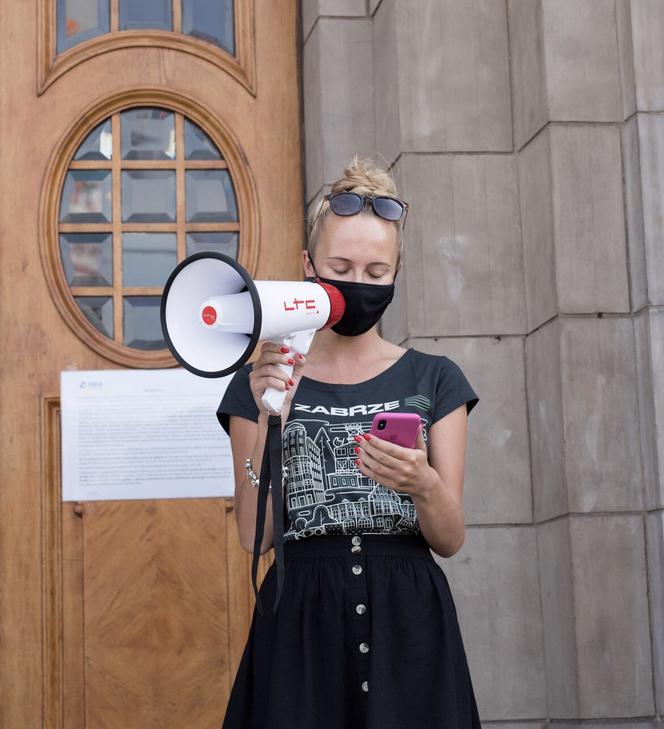 W Zabrzu tak cuchnie, że nie da się wytrzymać. Protest: "Mamy dość smrodu!"