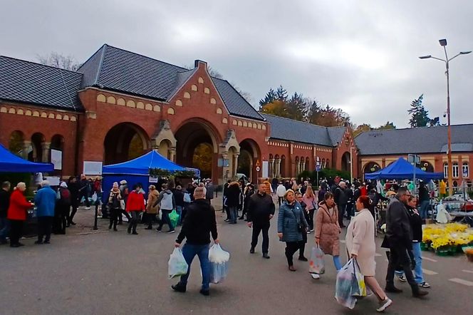 1 listopada na Cmentarzu Centralnym w Szczecinie