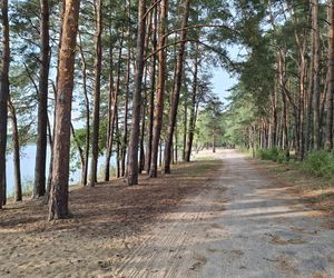 Spokojne wrześniowe popołudnie nad Jeziorem Bialskim w Białce