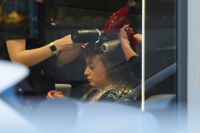 Relaks na fotelu u fryzjera