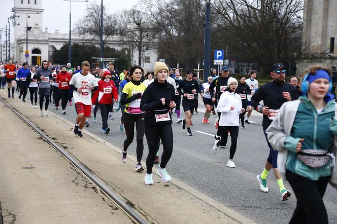 Bieg na Piątkę 2024, Warszawa - zdjęcia. Biegłeś? Szukaj się w galerii!