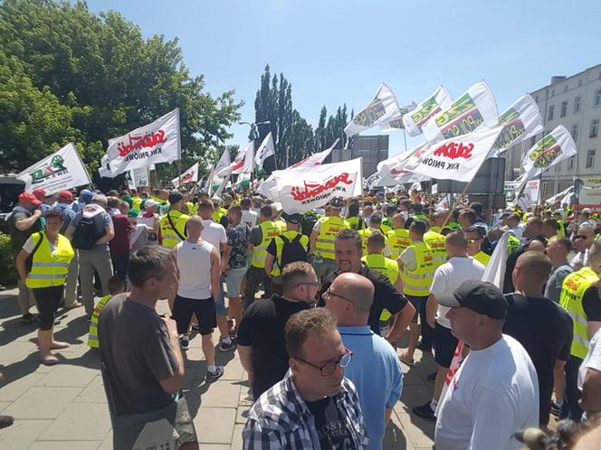 Górnicy protestują przed siedzibą PiS