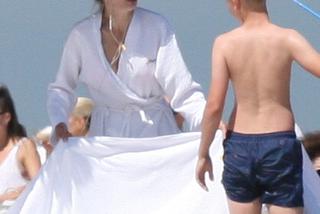 Agnieszka Dygant na plaży w Juracie