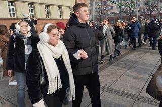 Maturzyści zatańczyli poloneza na rynku w Rudzie Śląskiej