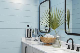 Styl marynistyczny – łazienka z akcentem