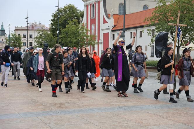 Lubelska Piesza Pielgrzymka na Jasną Górę 2024. Pątnikom deszcz niestraszny!