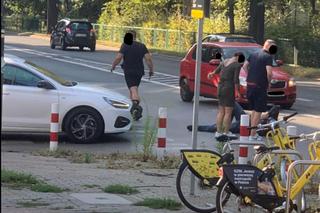 Zderzenie dwóch samochodów i motocykla w Bytomiu. Motocyklista z obrażeniami trafił do szpitala