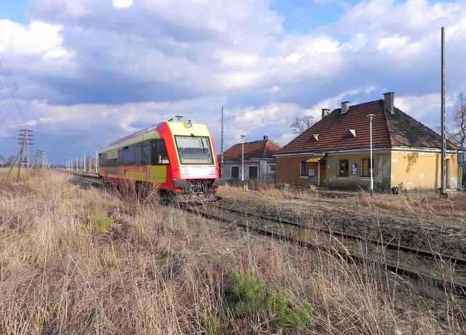 Stacja kolejowa w Baszni Dolnej przed remontem