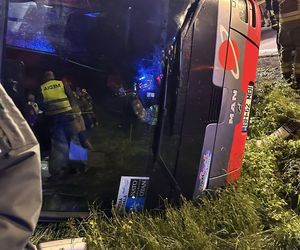 Wypadek autokaru wojskowego na autostradzie A4. Wielka akcja służb ratunkowych [ZDJĘCIA]