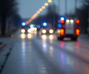 Wóz strażacki zmiótł audi z jezdni. Opublikowano dramatyczne nagranie