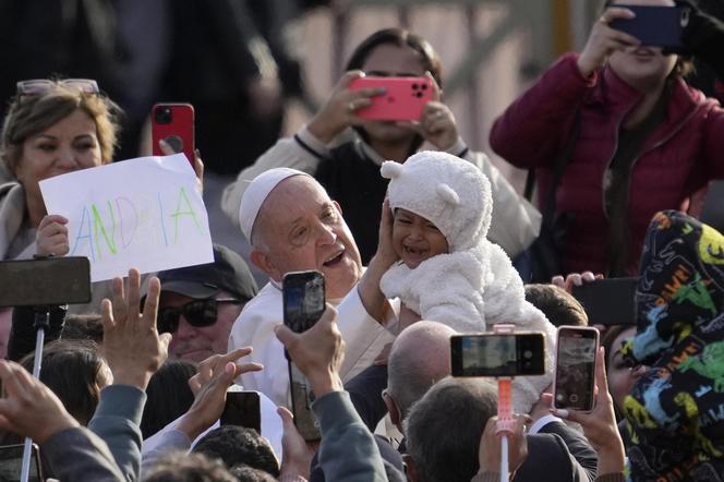 Papież Franciszek w coraz gorszym stanie? "Wielki żal". Odwołane kolejne wizyty