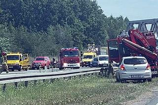 Wypadek busa na autostradzie A4 w Katowicach. Są ciężko ranni. Ląduje LPR