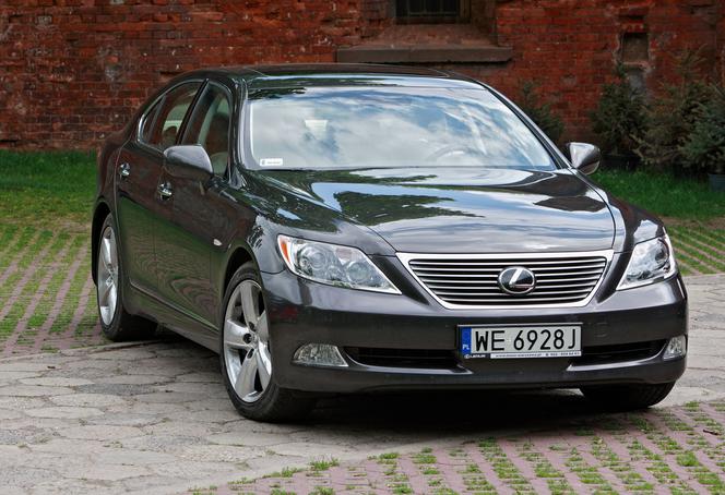 Lexus LS 460