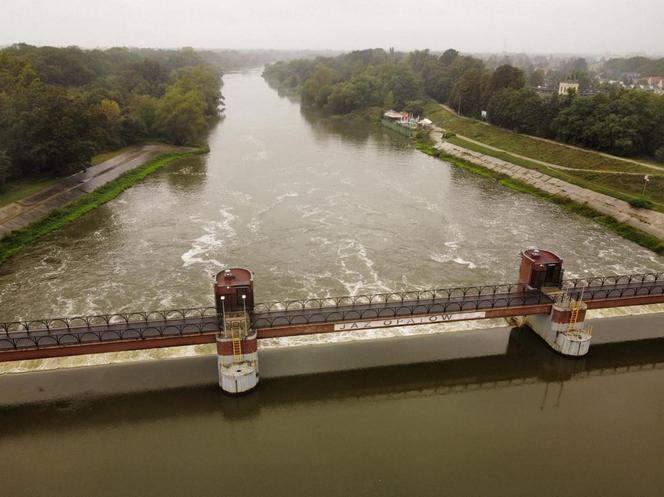 Ulewne deszcze nad Polską. Przybywa wody w rzekach 