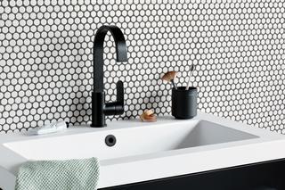 Minimalizm w łazience – nowoczesne akcesoria łazienkowe