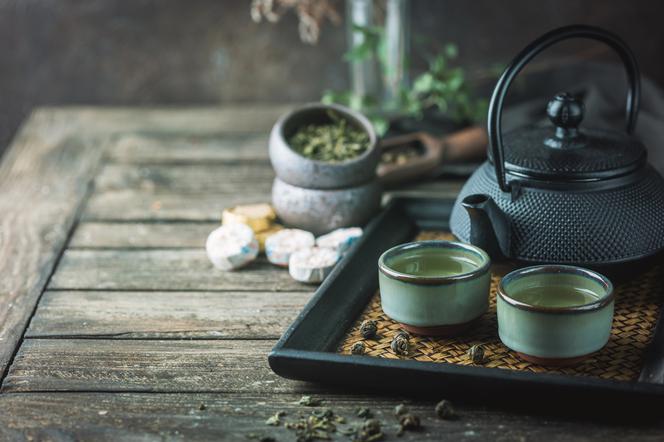5. Pij zieloną herbatę i wodę