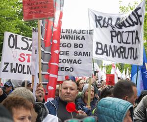 Pracownicy Poczty Polskiej protestowali w Warszawie. Stop masowym zwolnieniom