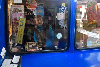 Pani Basia odchodzi na emeryturę. Kto teraz będzie przynosił szczęście w tej kolekturze?