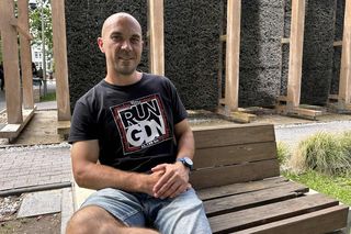 Ostrów. Chce przebiec Maraton Warszawski tyłem! Poznajcie Rafała Wróbla [POSŁUCHAJCIE]