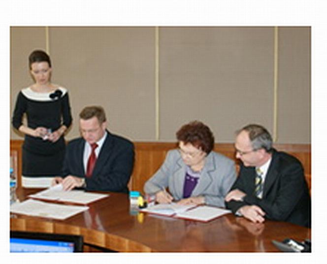 Podpisanie umów w Urządzie Marszałkowskim Województwa Opolskiego, 12.04.2011