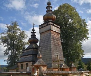 To dawna małopolska wieś rycerska. Znajduje się w niej najpiękniejsza łemkowska cerkiew