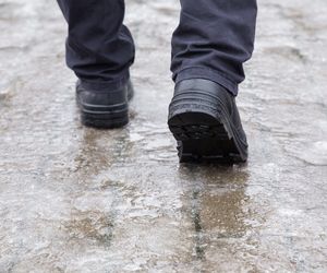 Nie chcesz się poślizgnąć? Wypróbuj ten prosty sposób!